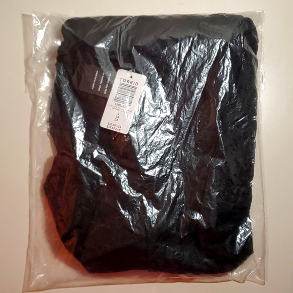 ❤️NWT VINTAGE TORRID BODYSUIT BLACK LACE - SNAP BOTTOM - V-NECK CHEEKY PLUS SIZE - Picture 3 of 9